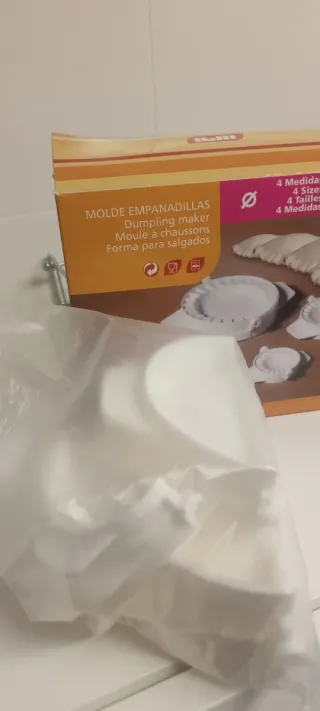 SIN ESTRENAR Set 4 Moldes Empanadillas Ibili