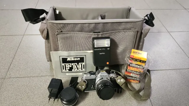 Nikon FM Macchina Fotografica + Accessori