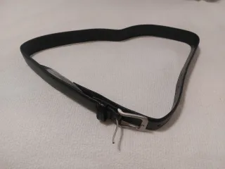 Cinturón fino negro Stradivarius