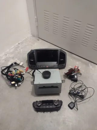 Pantalla y cargador CD Opel Insignia 2009