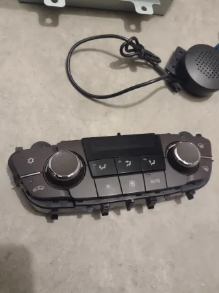 Pantalla y cargador CD Opel Insignia 2009