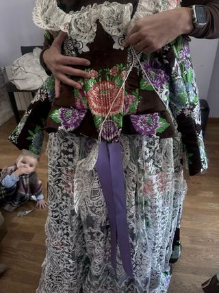 Traje de Fallera Marrón con Flores