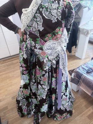 Traje de Fallera Marrón con Flores