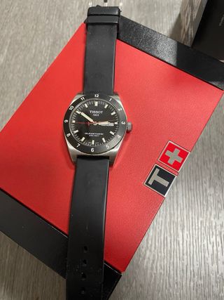 Reloj Tissot Automático Negro y Plateado