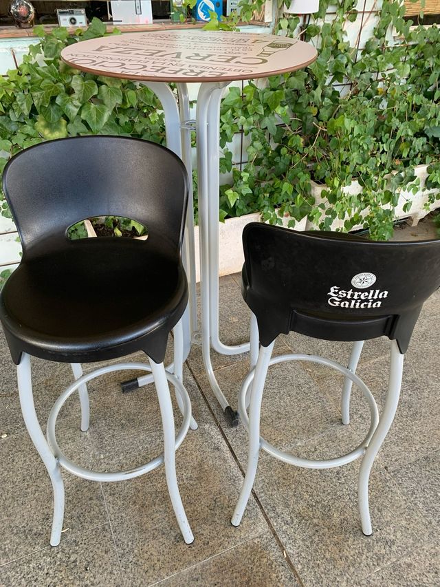Mesa alta y 2 taburetes Estrella Galicia