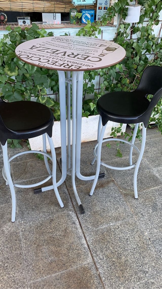 Mesa alta y 2 taburetes Estrella Galicia
