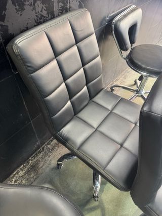 Sillas de oficina negras con ruedas