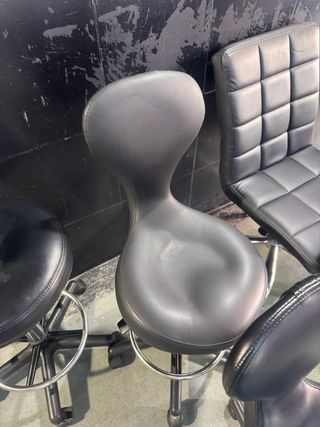 Sillas de oficina negras con ruedas