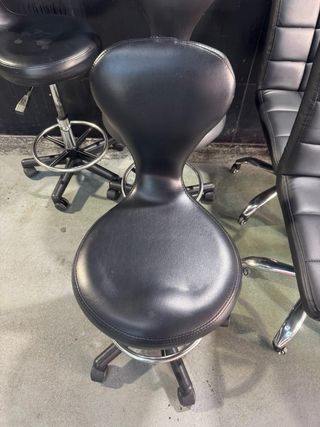 Sillas de oficina negras con ruedas