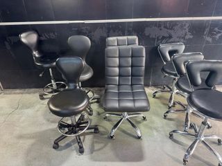 Sillas de oficina negras con ruedas