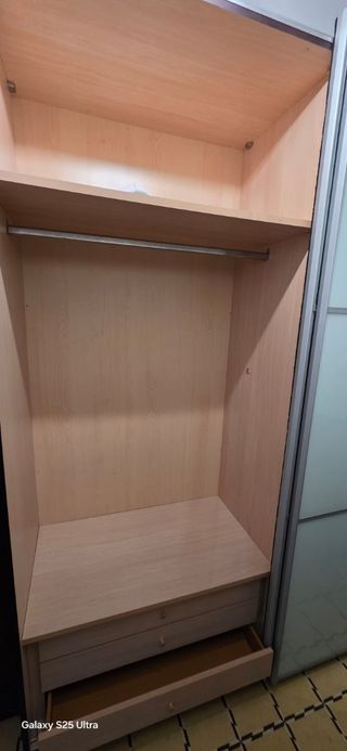 Armario vestidor cristal y metal.