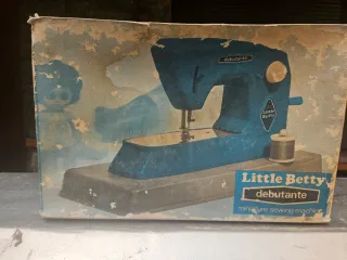 Máquina de coser Little Betty azul