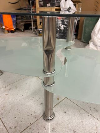 Mesa de salón cristal y metal ovalada