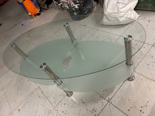 Mesa de salón cristal y metal ovalada