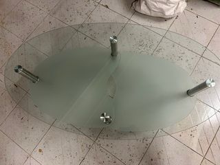 Mesa de salón cristal y metal ovalada