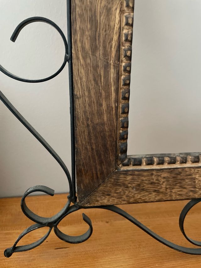 Cornice decorativa in legno e metallo