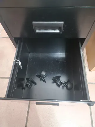 Cajonera metálica negra para escritorio