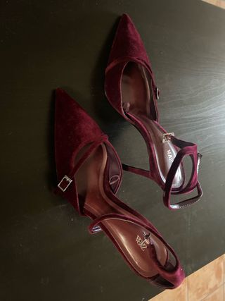 Zapatos de tacón Zara burdeos