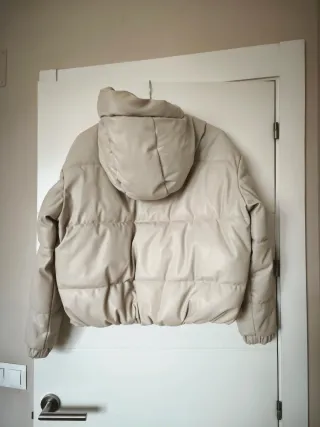 Cazadora polipiel Stradivarius, Talla S-M