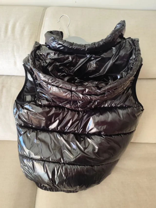 Chaleco negro brillante unisex 10-12 años
