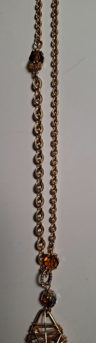 Collana dorata con perle ambrate