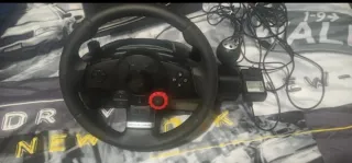 Volante Logitech Driving Force + Pedales