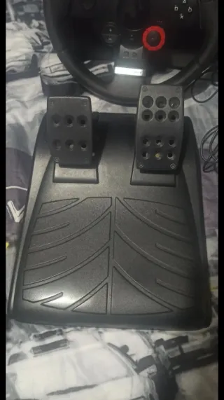 Volante Logitech Driving Force + Pedales