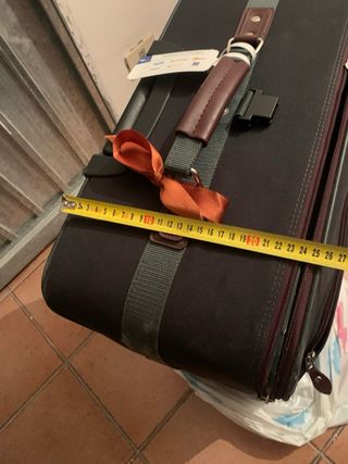 Valigia verde bottiglia e marrone