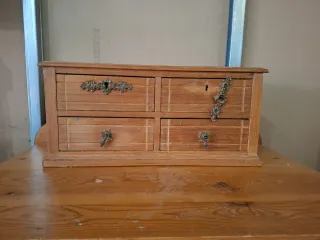 Cómoda antigua de madera