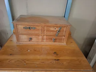 Cómoda antigua de madera