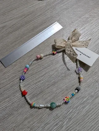 Collar de cuentas con abalorios divertidos