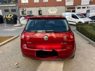 Volkswagen Golf 2005. tel 666217952