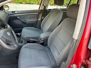 Volkswagen Golf 2005. tel 666217952