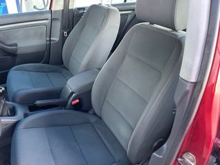 Volkswagen Golf 2005. tel 666217952