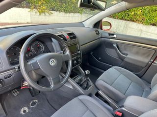 Volkswagen Golf 2005. tel 666217952