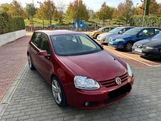 Volkswagen Golf 2005. tel 666217952