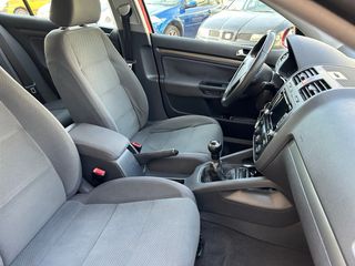 Volkswagen Golf 2005. tel 666217952