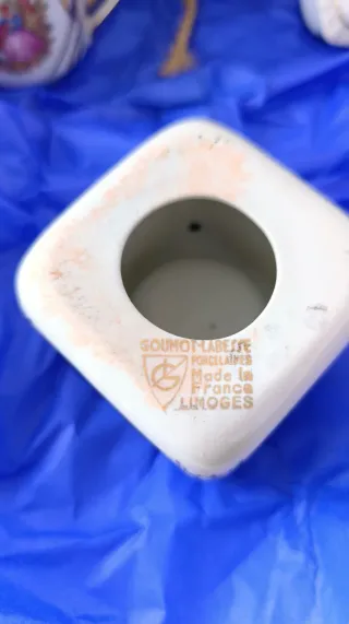 Conjunto de porcelana con cuadro decorativo