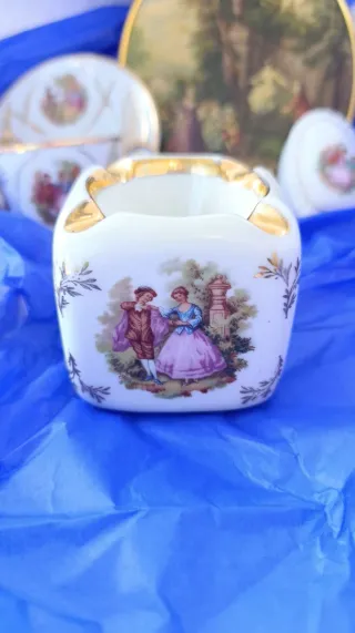 Conjunto de porcelana con cuadro decorativo