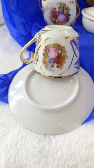 Conjunto de porcelana con cuadro decorativo