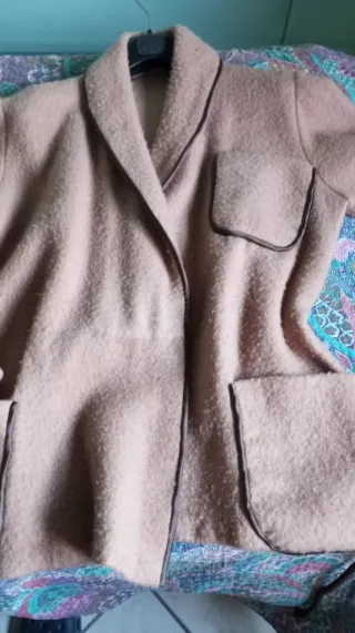 Giacca da camera beige con bordi marroni