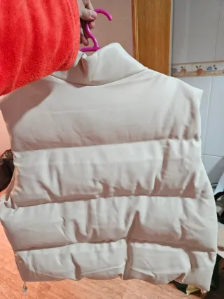 Chaleco acolchado beige