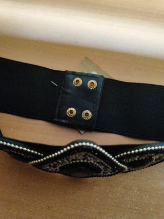 Cinturón elástico, pedrería dorado y plateado