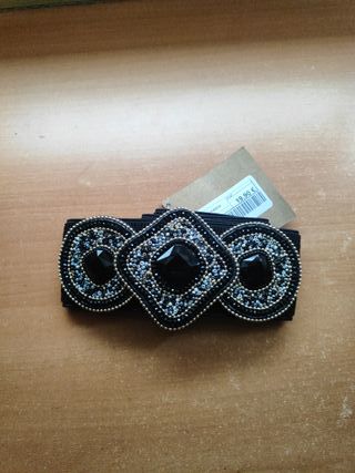 Cinturón elástico, pedrería dorado y plateado