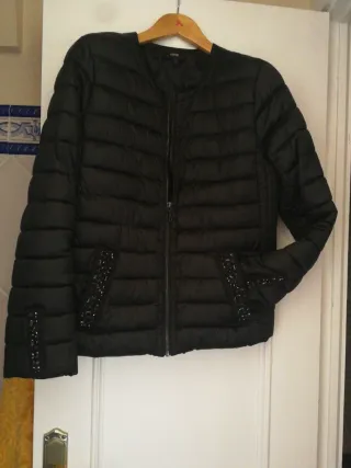 Chaqueta acolchada negra mujer