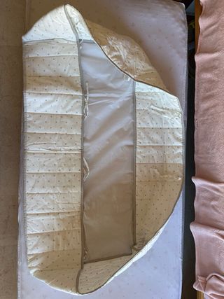 Chichonera Ikea blanca lunares grises para cuna