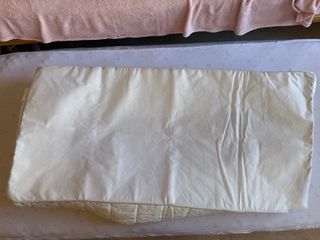 Chichonera Ikea blanca lunares grises para cuna