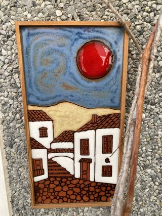 Cuadro de cerámica pueblo sol rojo