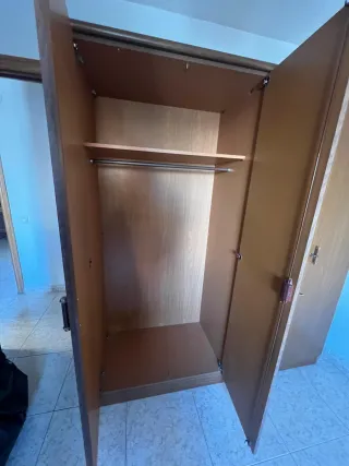 Armario de madera. 4 puertas