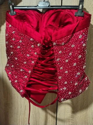 Conjunto de corpiño y falda de fiesta